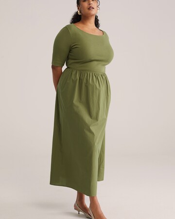 WE Fashion Рокля в зелено: отпред