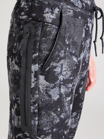 Nike Sportswear Tapered Broek 'TECH FLEECE' in Grijs