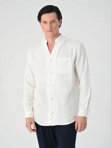 Antioch Regular fit Button Up Shirt in White: front
