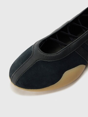 ADIDAS ORIGINALS - Bailarinas con hebilla 'TAEKWONDO MEI' en negro