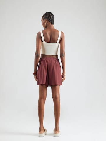 VERO MODA Loosefit Παντελόνι πλισέ 'VMATHENA' σε κόκκινο