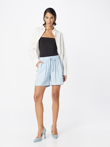 SISTERS POINT Regular Shorts 'ELLA' in Blau