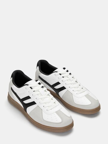 Pull&Bear Sneaker in Weiß