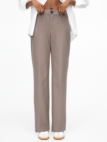 Loosefit Pantalon à plis Pull&Bear en beige : devant