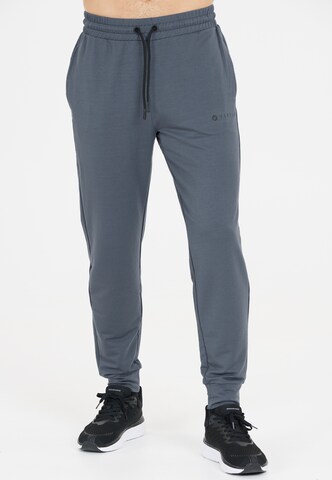 Virtus Tapered Sportbroek 'Streat' in Grijs: voorkant