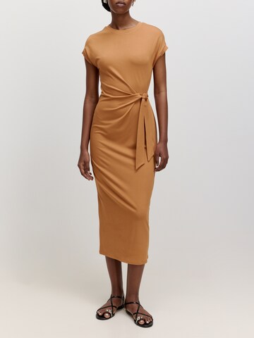 EDITED Sukienka 'Milla' w kolorze brązowy: przód