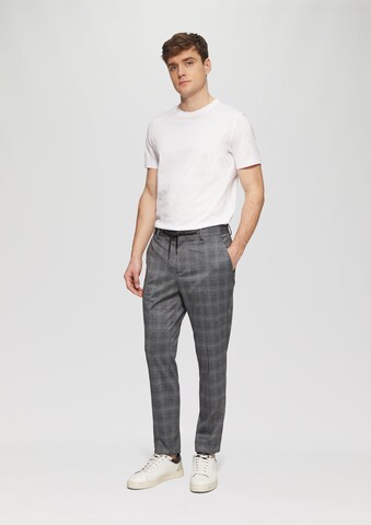 Effilé Pantalon à plis s.Oliver BLACK LABEL en gris : devant