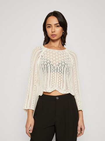 Only Petite Neulepaita 'ONLNOLA' värissä valkoinen: etupuoli