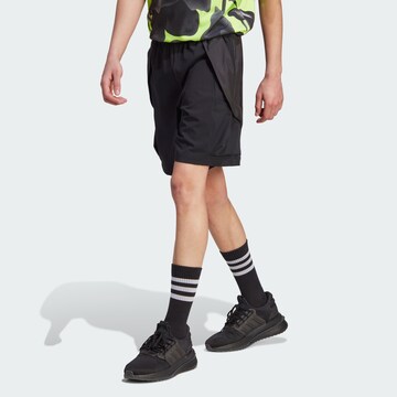 regular Pantaloni sportivi 'City Escape' di ADIDAS SPORTSWEAR in nero: frontale