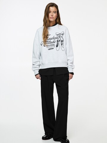 Bluză de molton de la Pull&Bear pe gri