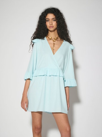 Robe SOMETHINGNEW en bleu : devant