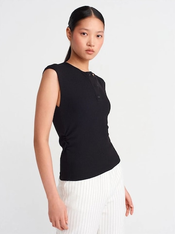 Dilvin - Blusa em preto: frente