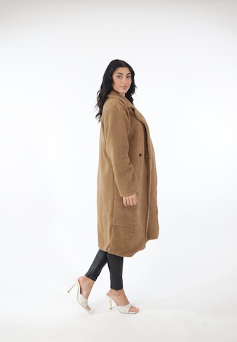 Cappotto invernale di Elara in marrone