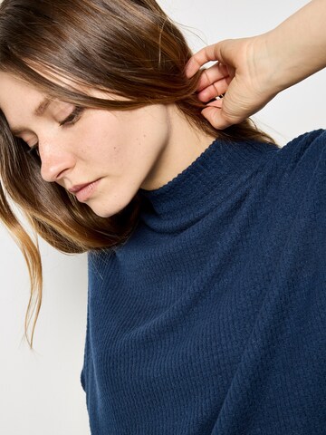 Haut ' ' Apricot en bleu