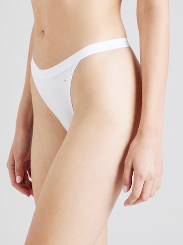 TRIUMPH Thong 'Smart Natural' in White: front
