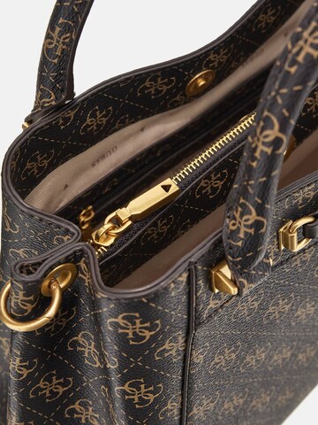 GUESS Handtasche 'Emera' in Braun