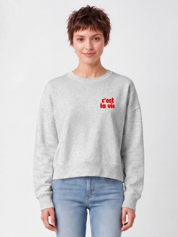 Watapparel Sweatshirt 'Cest La Vie' in Grey: front
