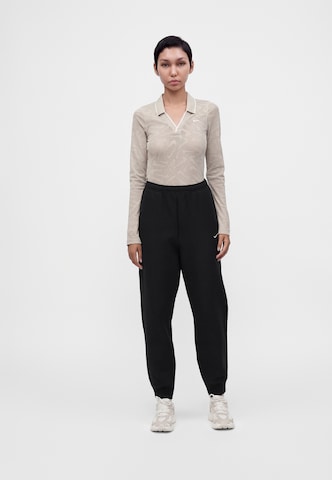 Nike Sportswear - Tapered Pantalón 'Studio' en negro