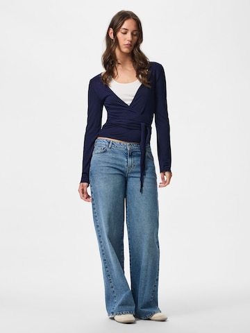T-shirt 'ROYA ' PIECES en bleu
