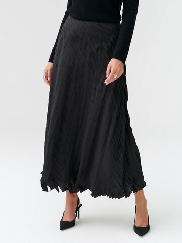 TATUUM Skirt 'DAKNA' in Black: front