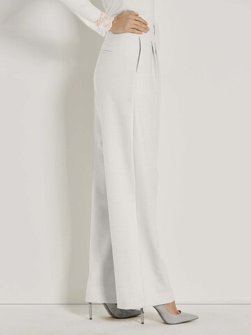 Regular Pantalon à pince MADELEINE en blanc