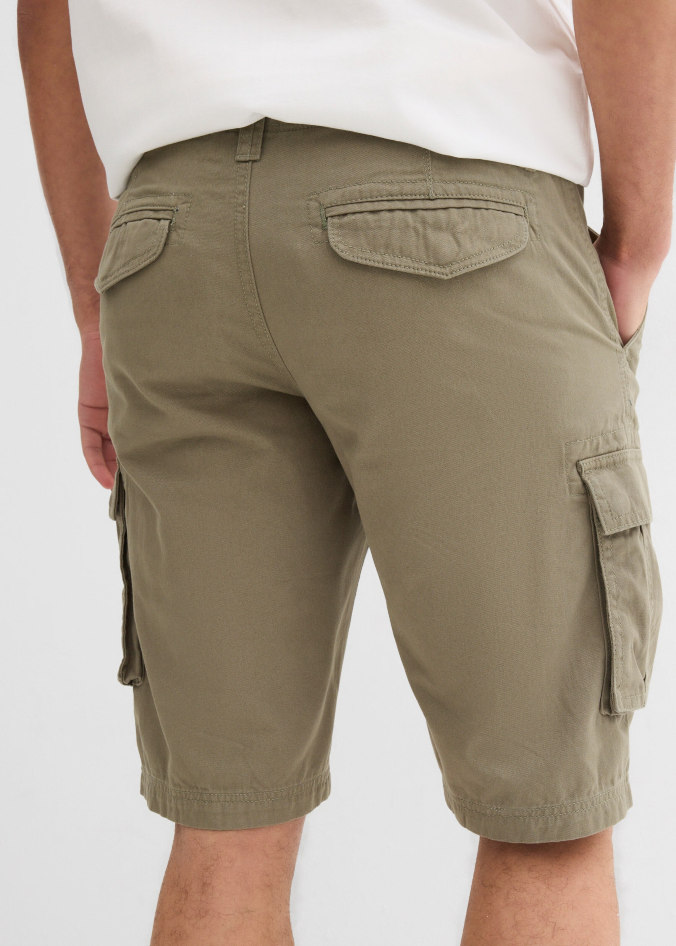 bonprix Regular Cargobermudas in Grün