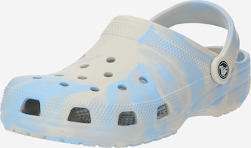 Crocs Clogs 'Classic Marbled' in Blue: front