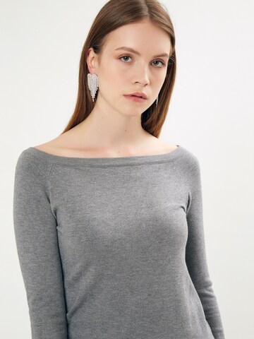 Influencer Sweater in Grey