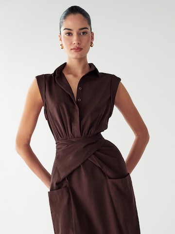 Willa Dress 'Vaeda' in Brown: front