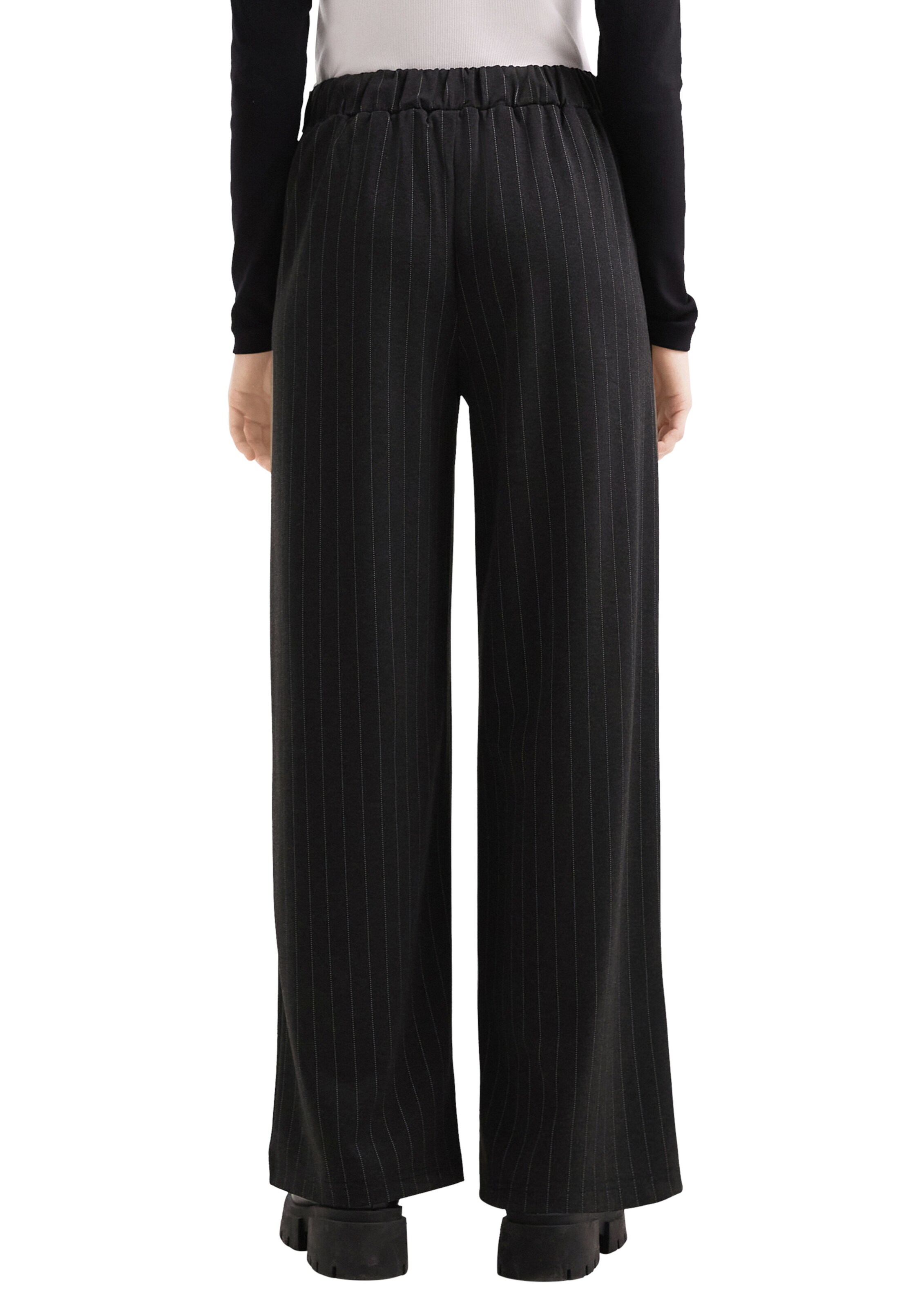 QS Regular Broek in Zwart