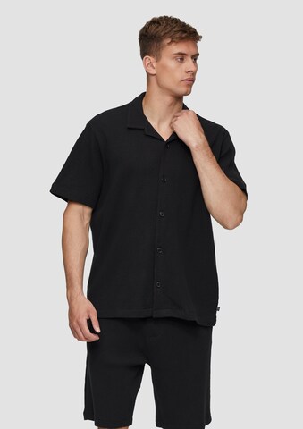 QS Comfort fit Button Up Shirt in Black: front