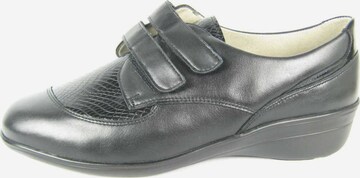 SOLIDUS Classic Flats in Black