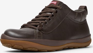 Chaussure de sport à lacets 'Peu Pista' CAMPER en marron : devant