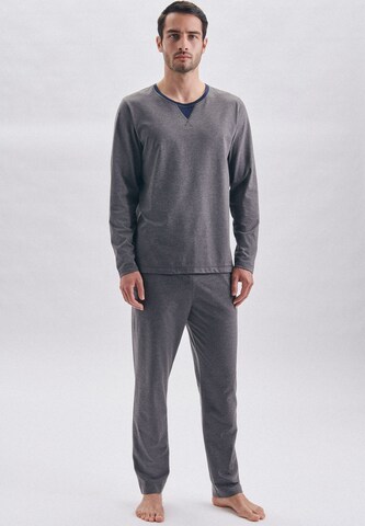 Pyjama long 'Schwarze Rose' SEIDENSTICKER en gris : devant