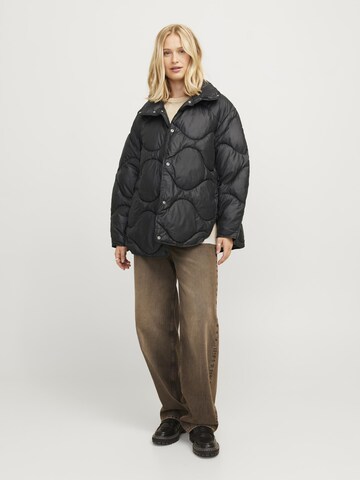 Veste mi-saison 'STELLA' JJXX en noir
