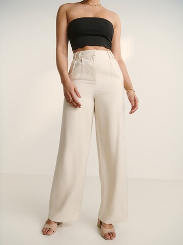 Wide leg Pantaloni con pieghe 'Avena' di Guido Maria Kretschmer Women in beige: frontale