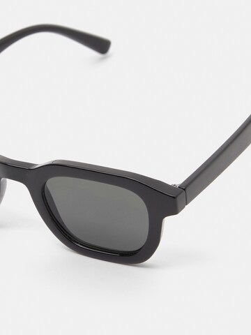 Pull&Bear Sunglasses in Black