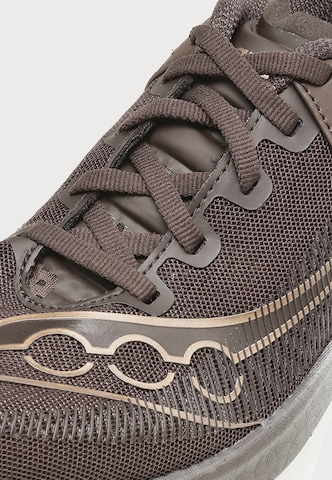 Chaussure de course 'ENDORPHIN AZURA' saucony en marron