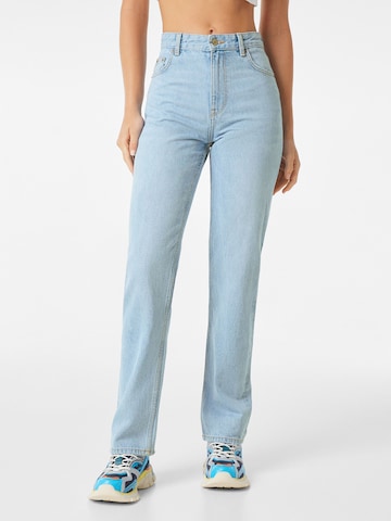 Bershka Regular Jeans in Blue: front