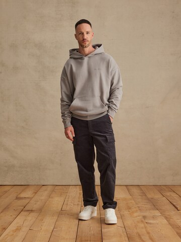 DAN FOX APPAREL Regular Cargo Pants 'Mattis' in Grey: front