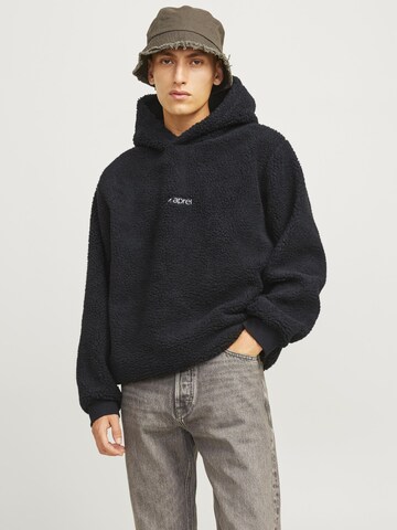 aprel Sweatshirt in Black: front