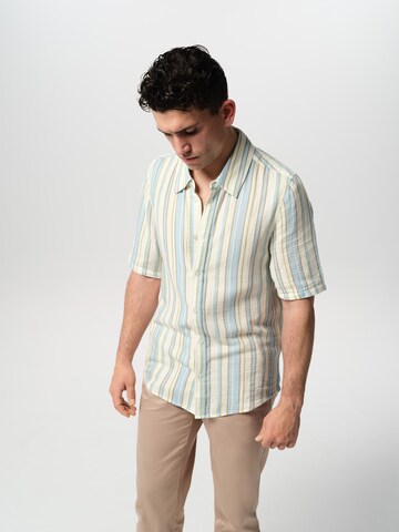 Regular fit Camicia 'Carlos' di ABOUT YOU x Jaime Lorente in blu: frontale