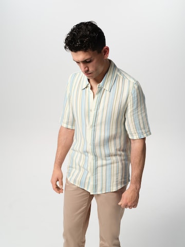 ABOUT YOU x Jaime Lorente - Ajuste regular Camisa 'Carlos' en azul: frente