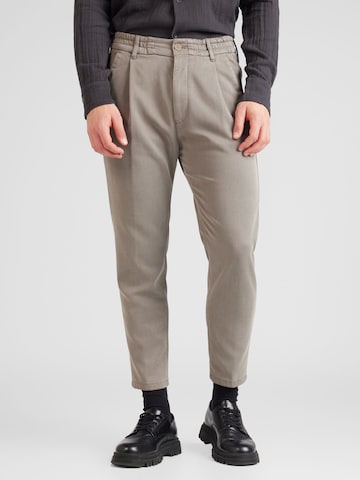 regular Pantaloni con pieghe 'CHASY' di DRYKORN in grigio: frontale