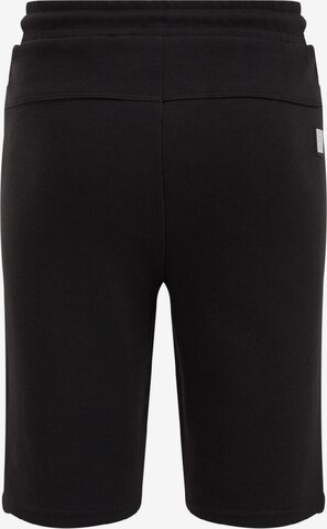 WE Fashion Regular Trousers in Black