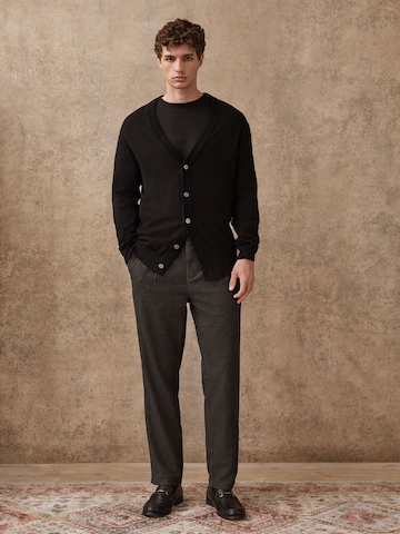 Next - Regular Calças com pregas em castanho