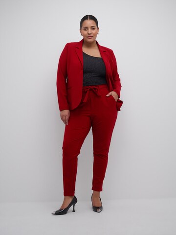 Blazer 'Jia' di KAFFE CURVE in rosso