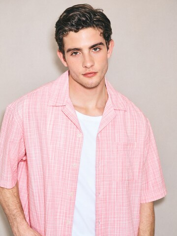Next - Ajuste confortable Camisa en rosa