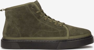 Sneaker înalt de la Kazar pe verde