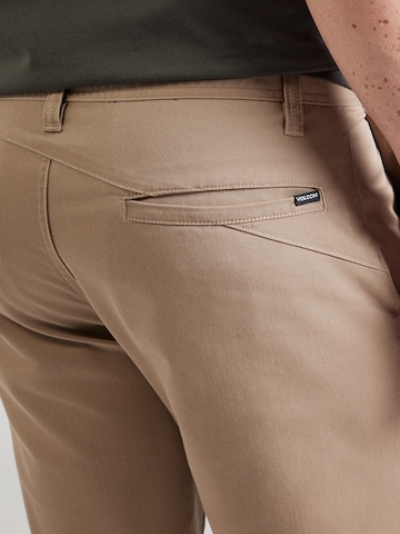 Volcom regular Παντελόνι τσίνο 'FRCKN MDN' σε πράσινο